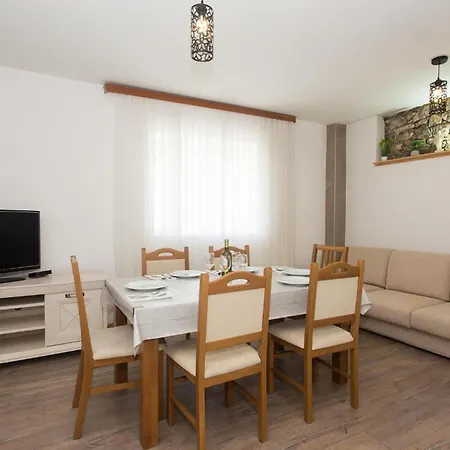3 Bedroom Stunning In Tijarica Vukici