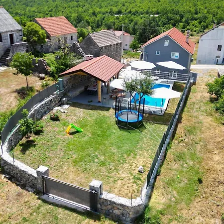 3 Bedroom Stunning In Tijarica