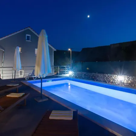 Holiday home 3 Bedroom Stunning In Tijarica