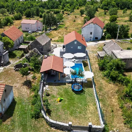 בית נופש Nice Home In Tijarica *