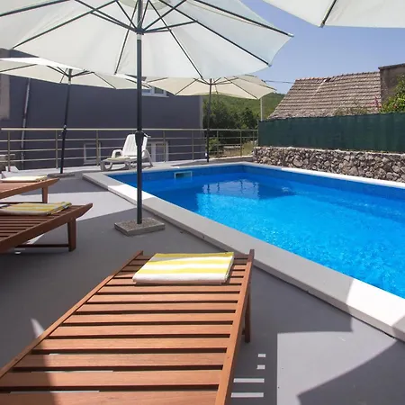 3 Bedroom Stunning In Tijarica