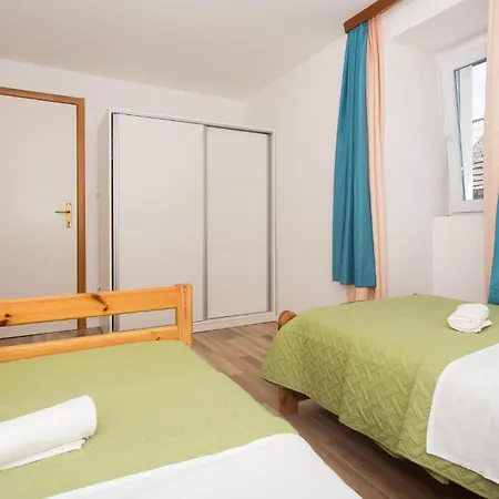 3 Bedroom Stunning In Tijarica * Vukici